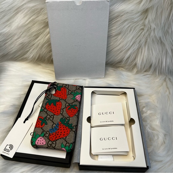 GUCCI Authentic RFID Iphone X/XS Phone Case - Picture 4 of 5